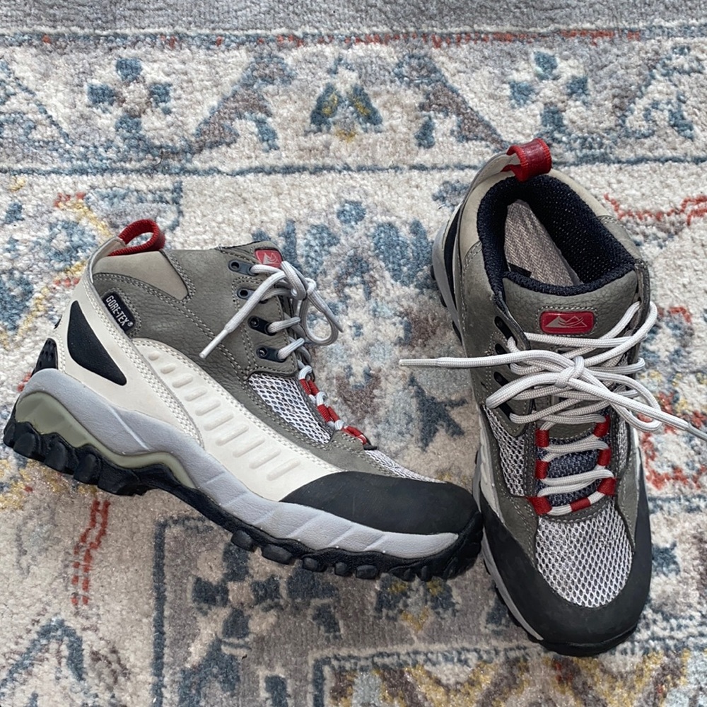 LIKE NEW Montrail Hiking Boots - Picture 2 of 9